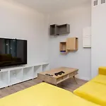 Podczele Seashore & Jacuzzi With Parking By Renters Apartmanhotel